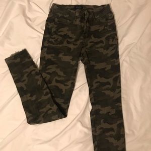 Camouflage jeans